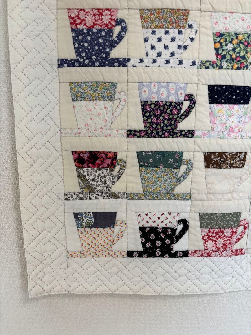 カップデザインのパッチワーク　タペストリー　ハンドメイド　壁掛け　洋風　カフェ