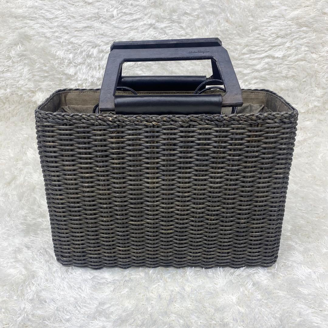 【希少✨良品】サルヴァトーレフェラガモ　ラタン　かごバッグ　巾着　黒　レザー　籐