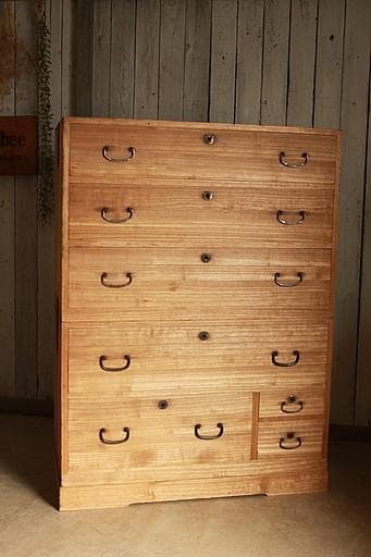 味のある木製のチェスト　引き出し3段　桐箪笥　昭和レトロ　タンス　古家具　古民家