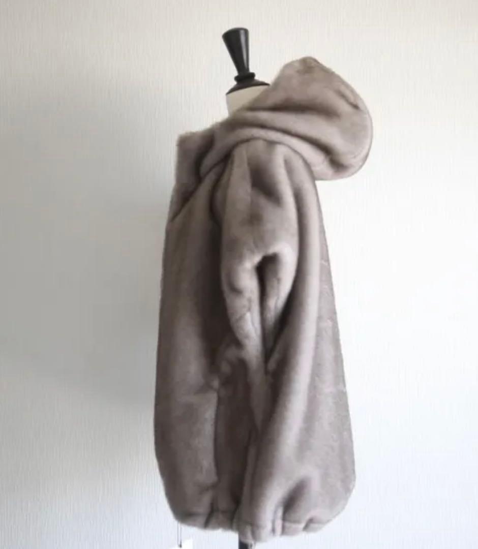 m*！様 新品未使用BÉTOUPE ECOPEL Furフーディーベスト