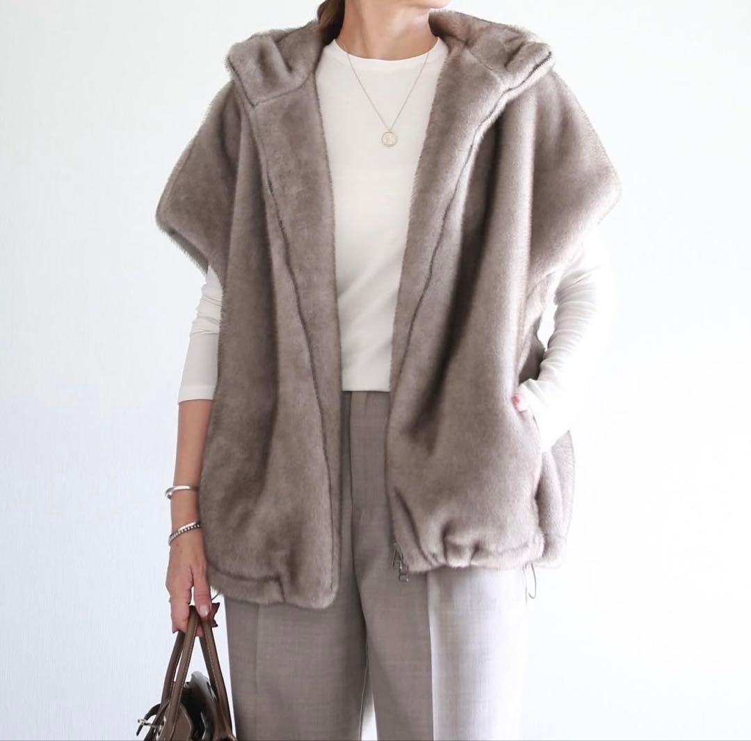 m*！様 新品未使用BÉTOUPE ECOPEL Furフーディーベスト