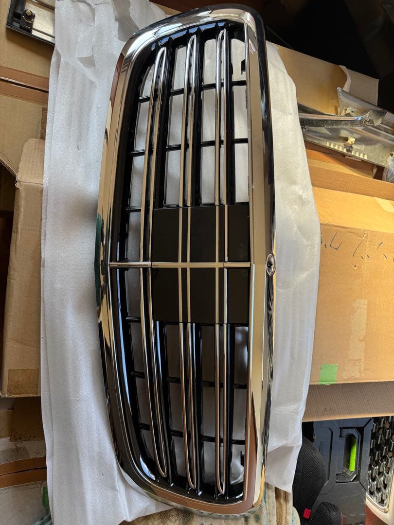 メルセデスベンツ W222 社外フロントグリル