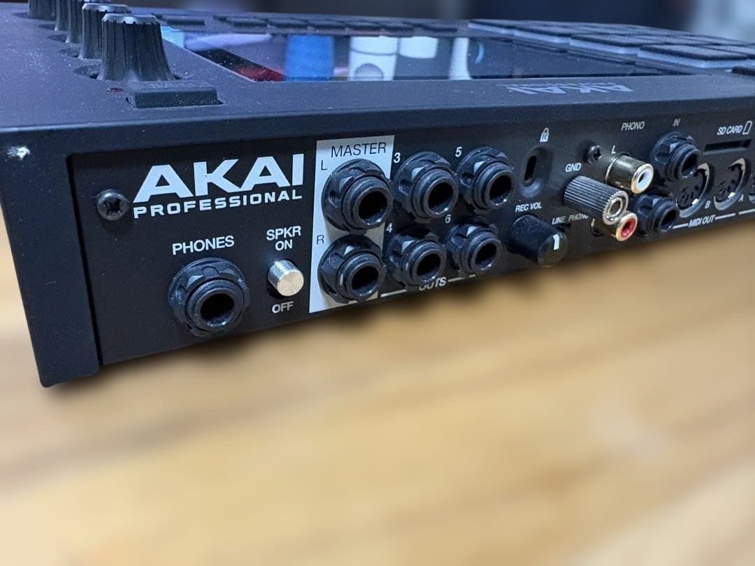 【極美品】MPC LIVE II（日本国内正規品・液晶フィルム付・完品・解除済）