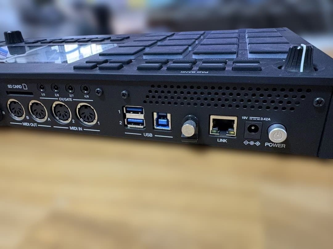 【極美品】MPC LIVE II（日本国内正規品・液晶フィルム付・完品・解除済）