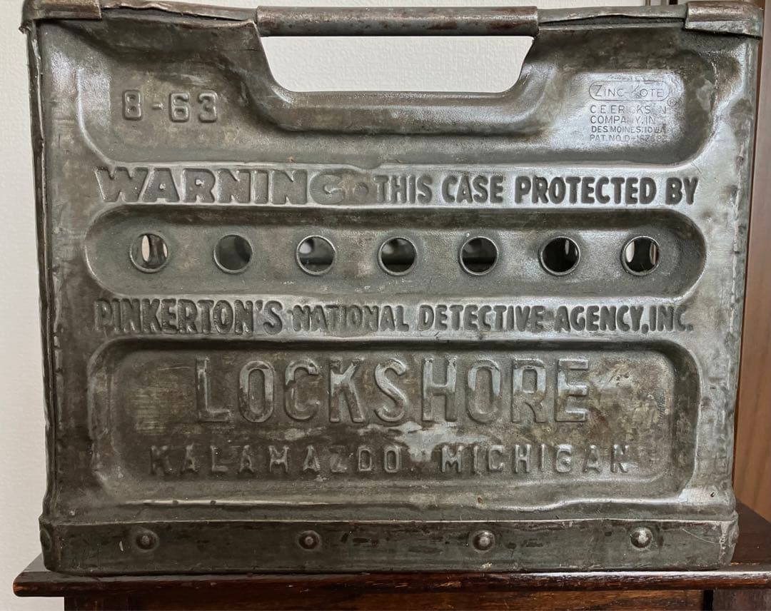 アメリカ　ヴィンテージ　金属製　ミルククレート