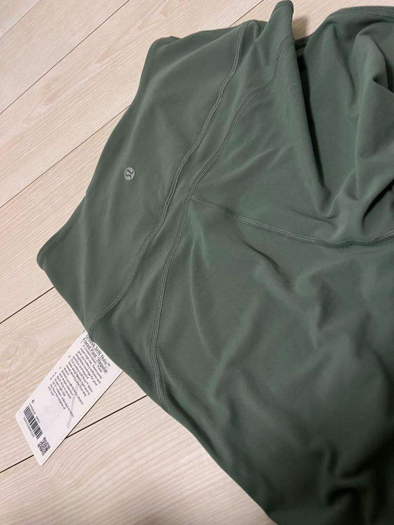 lululemonオリーブグリーン ハイウエスト フレアパンツ 6