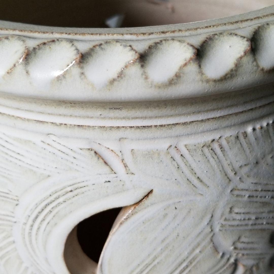 KNK.プロフ確認願います様 信楽焼傘立て 壷型彫 高さ４４cm