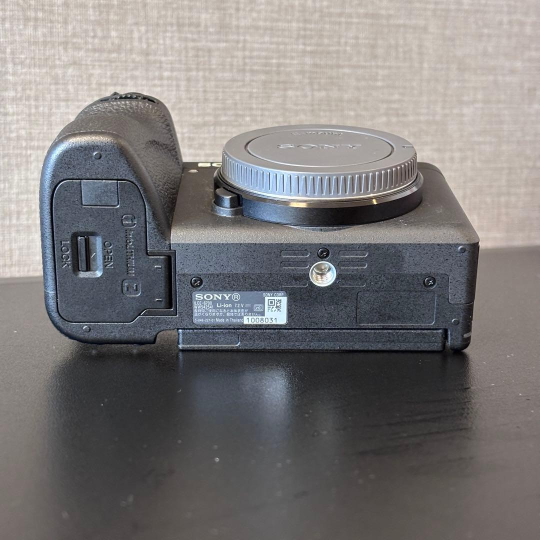 SONY α6700 本体＋バッテリー3個　最終値下げ