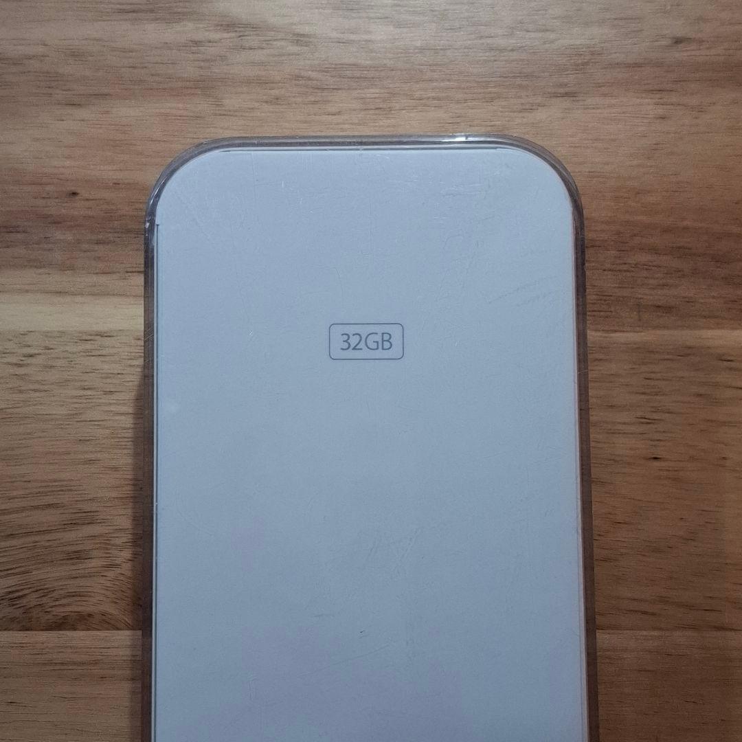 iPod touch 第6世代 32GB レッド MKJ22J/A 未使用品