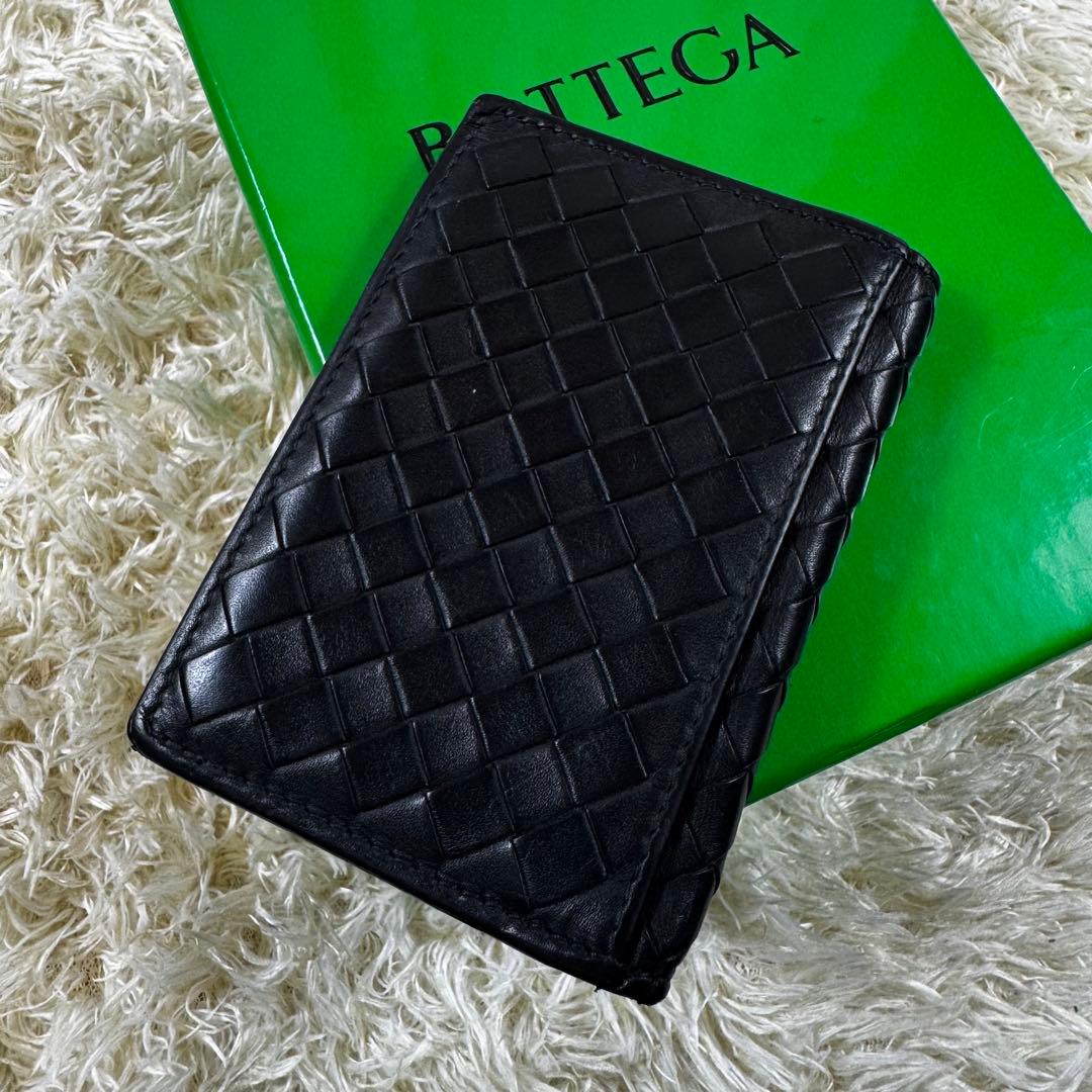 人気✨ボッテガヴェネタ　カードケース　二つ折り　イントレチャート　黒　レザー