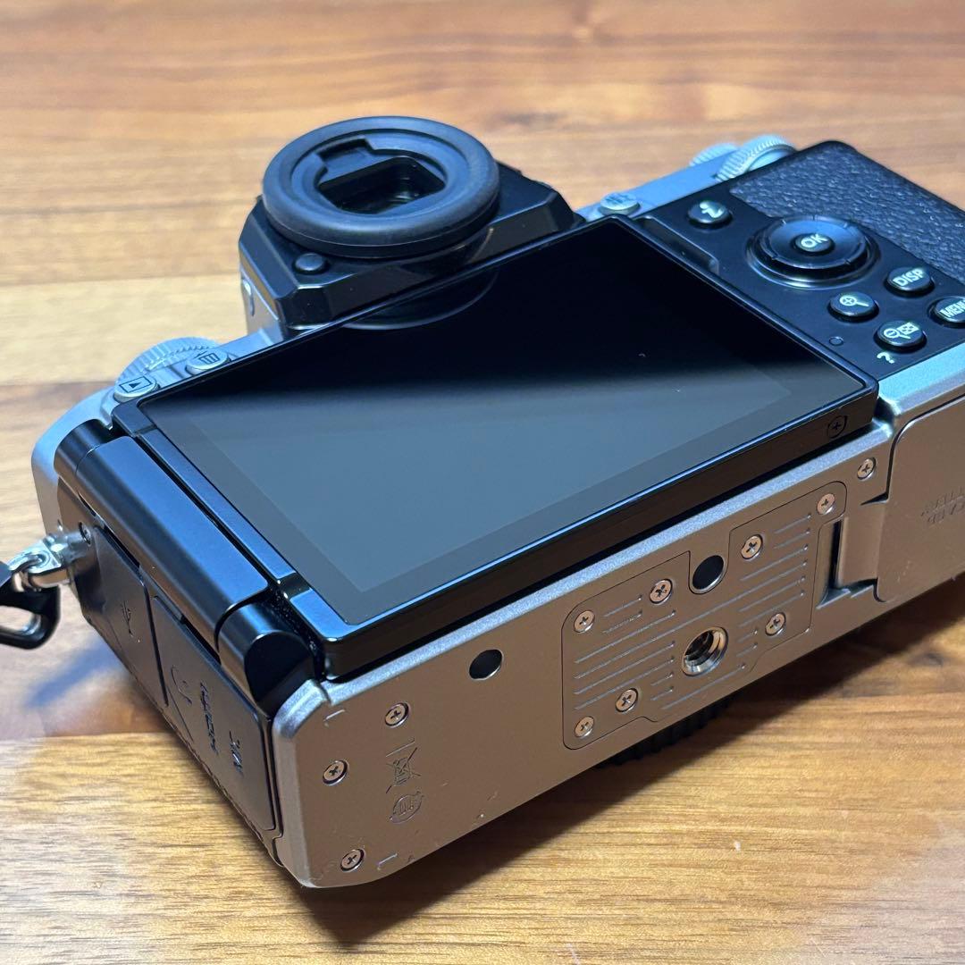 美品 ニコン Zf シルバー ボディ