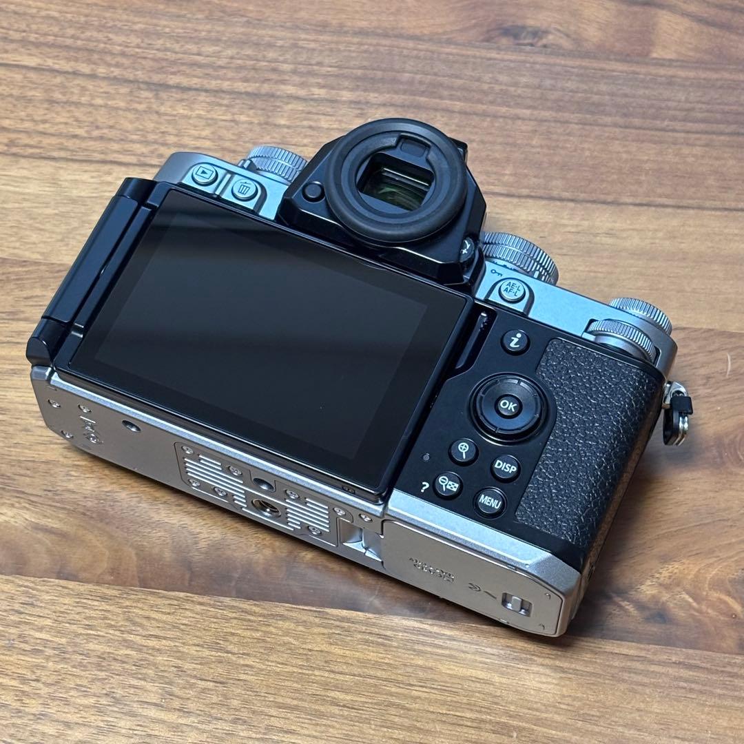 美品 ニコン Zf シルバー ボディ