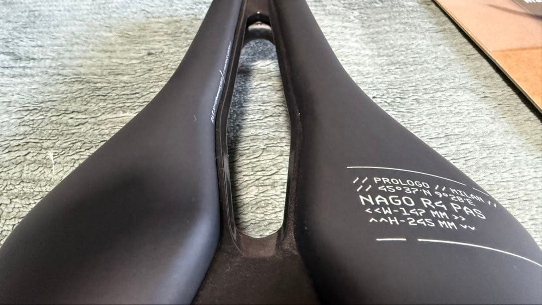 【新品に近い】prologo サドル NAGO R4 PAS NACK 147