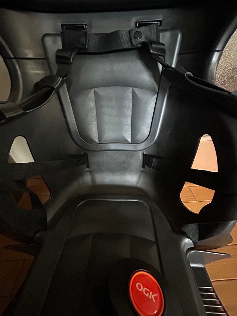 ヘッドレスト付きカジュアルリアキッズシート　1ヶ月使用の美品