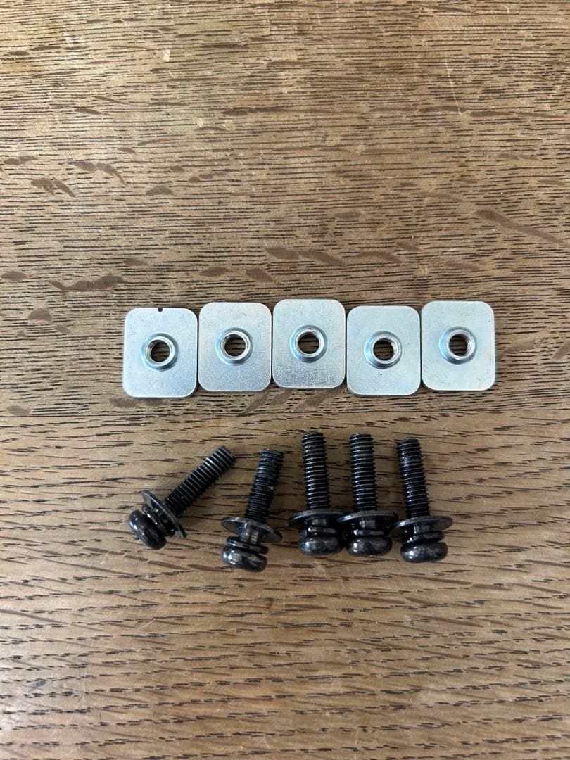 ヘッドレスト付きカジュアルリアキッズシート　1ヶ月使用の美品