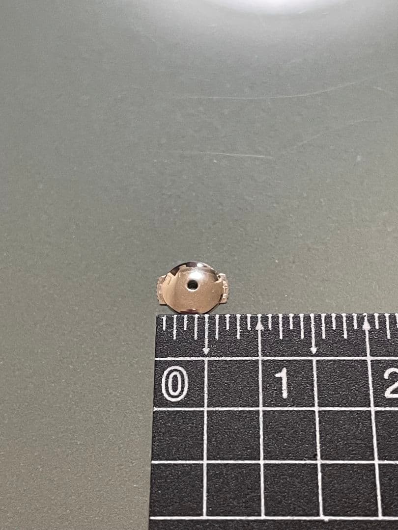 カルティエ　片耳ピアスキャッチのみ　750(K18)刻印あり