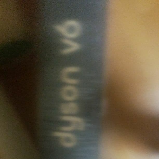 ダイソンの掃除機　色:黒　定価:45000