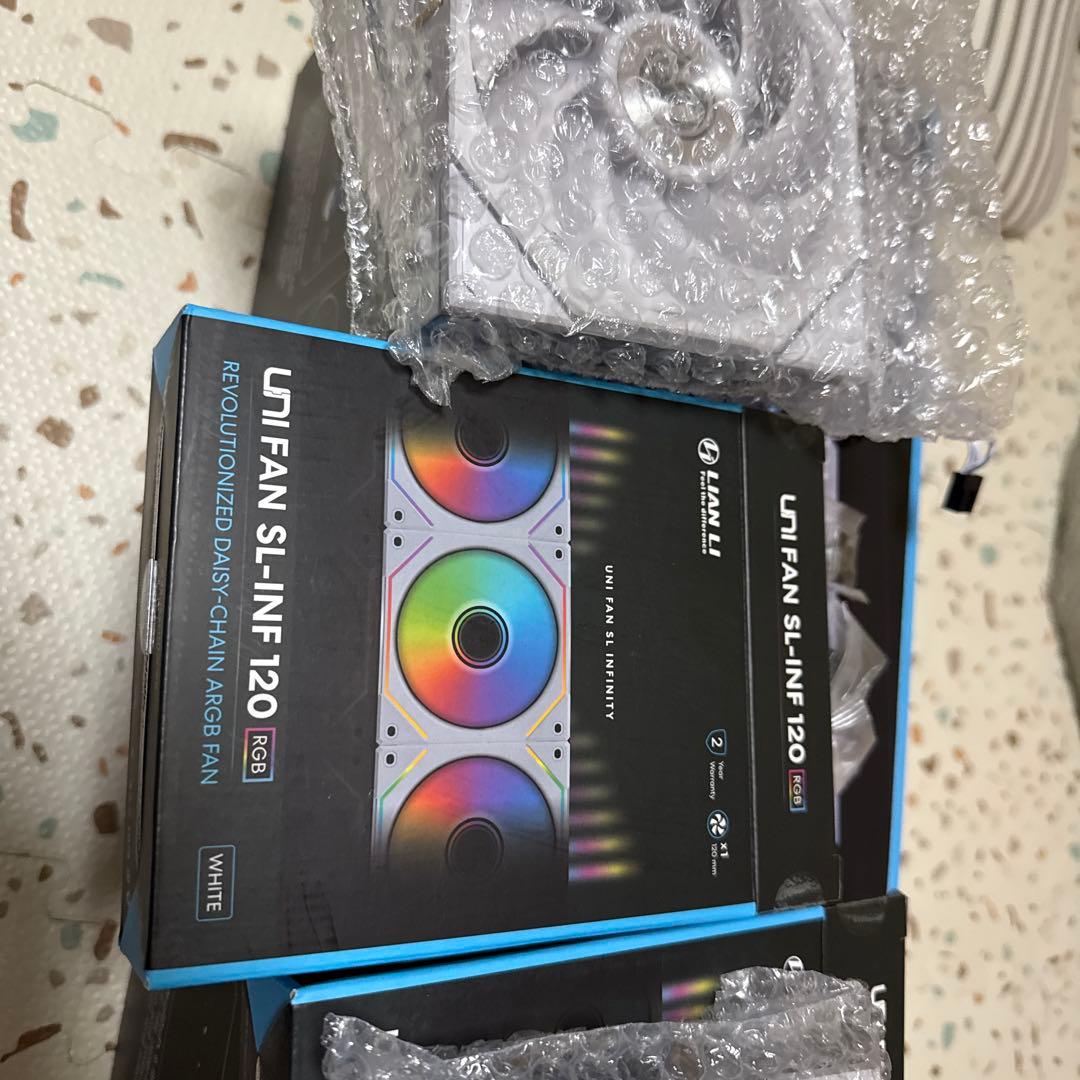 Lian Li HydroShift LCD 360TL ホワイト ファンのみ