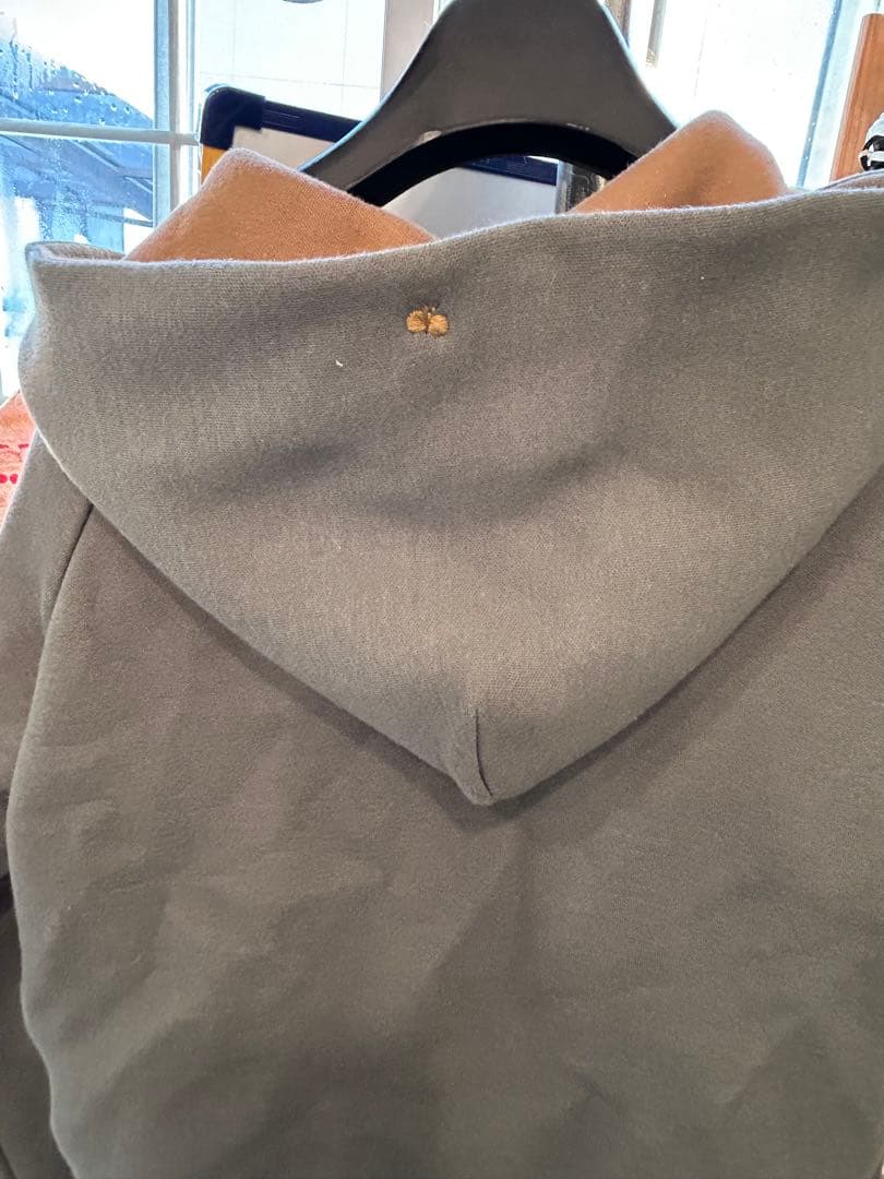 ミナペルホォネンのパーカー