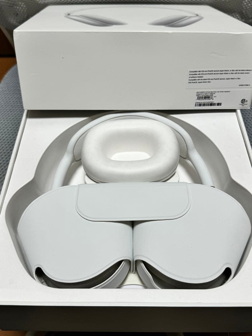 AirPods Max　ワイヤレスヘッドホン カラー···シルバー