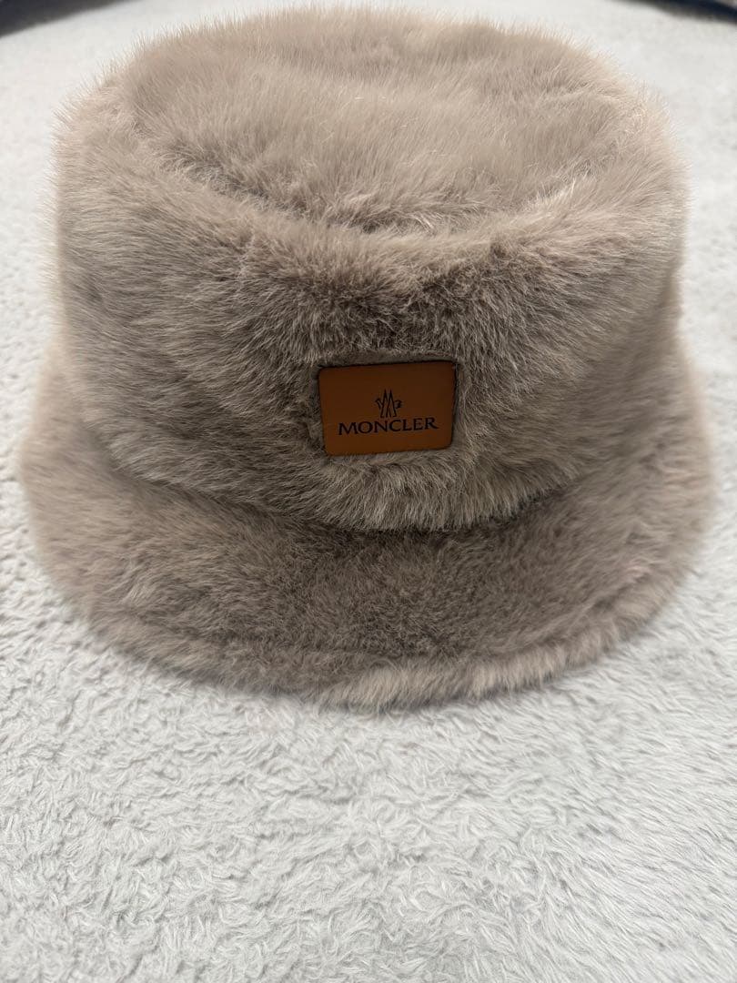 MONCLER ベージュ バケットハット