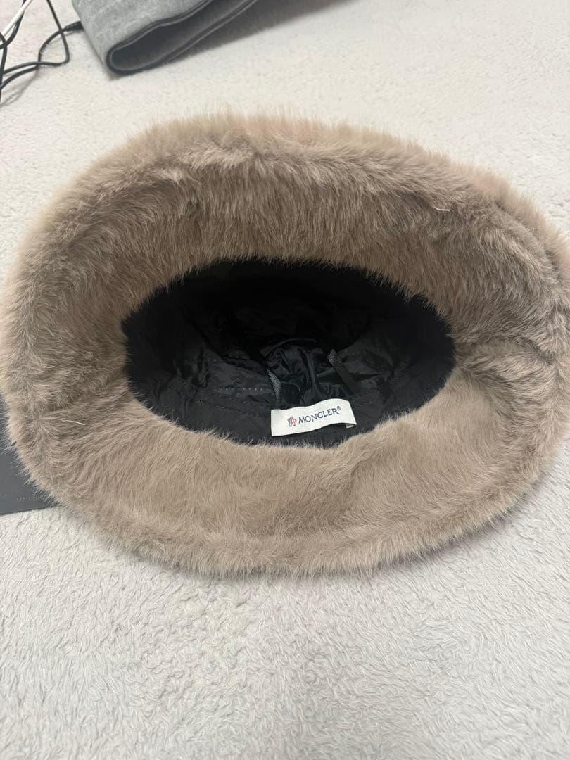 MONCLER ベージュ バケットハット