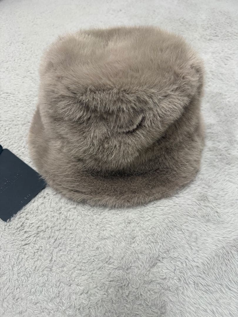 MONCLER ベージュ バケットハット