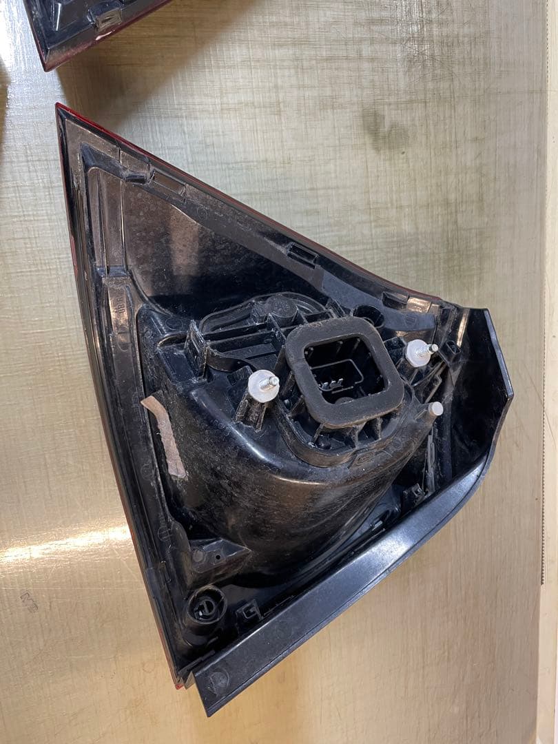 VW ゴルフ5 R32純正スモークテールレンズ　中古