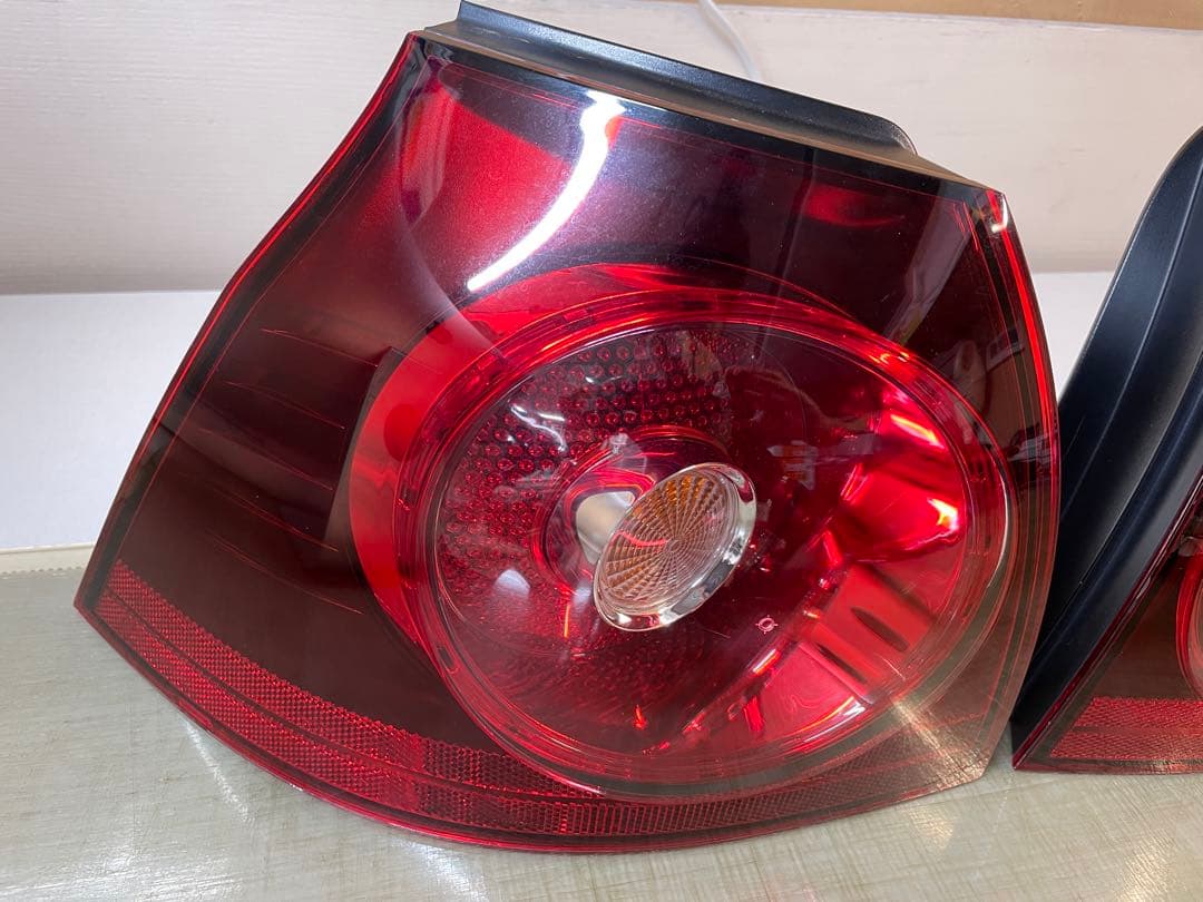 VW ゴルフ5 R32純正スモークテールレンズ　中古
