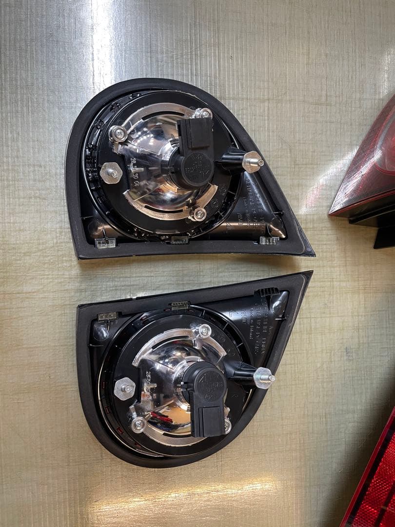 VW ゴルフ5 R32純正スモークテールレンズ　中古