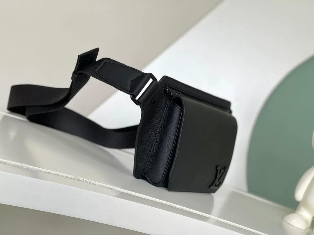 LOUIS VUITTON テイクオフ・スリング ボディバッグ M57081