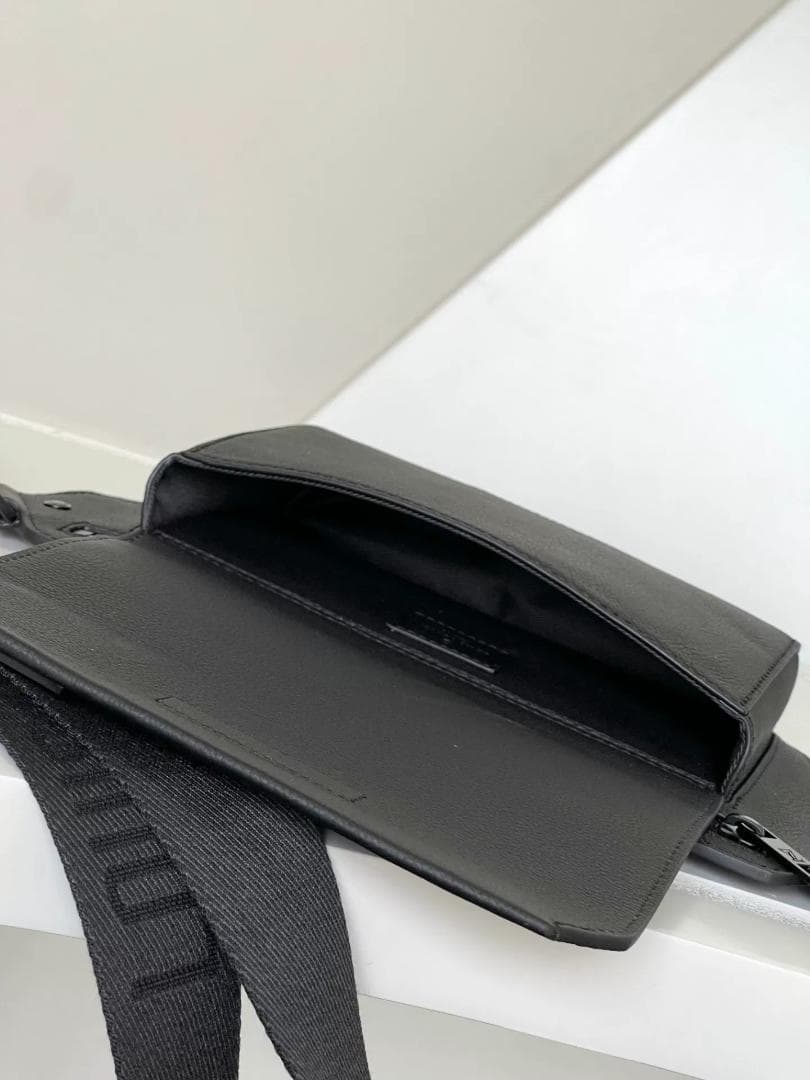 LOUIS VUITTON テイクオフ・スリング ボディバッグ M57081