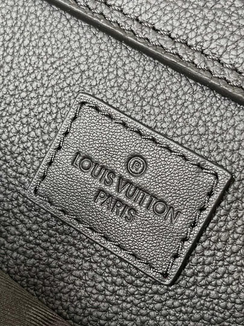 LOUIS VUITTON テイクオフ・スリング ボディバッグ M57081