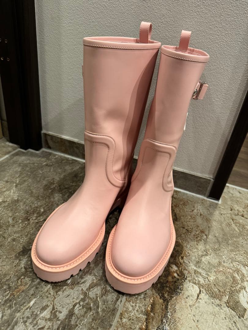 Louis Vuitton ピンク レインブーツ
