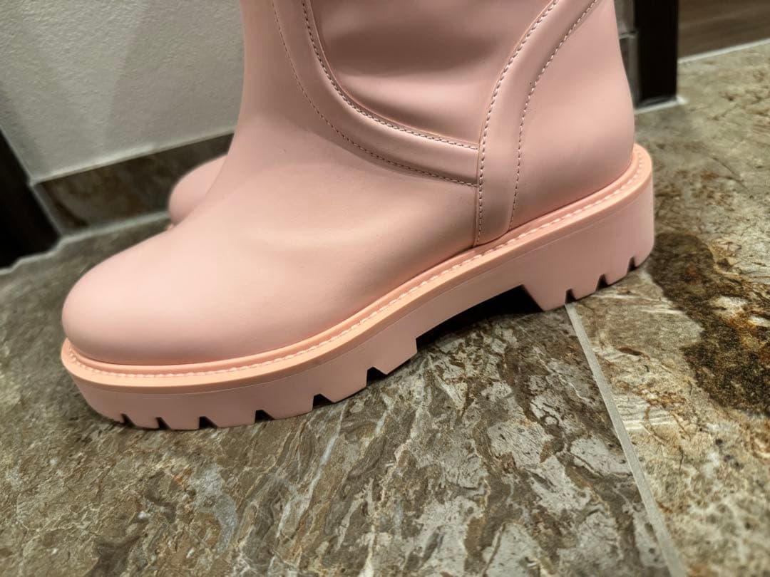 Louis Vuitton ピンク レインブーツ