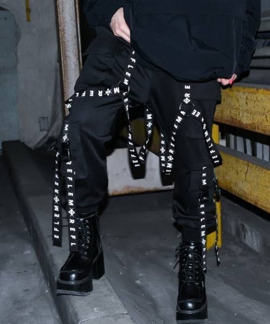 レフレム ハーネスロゴテープデザインカーゴパンツ