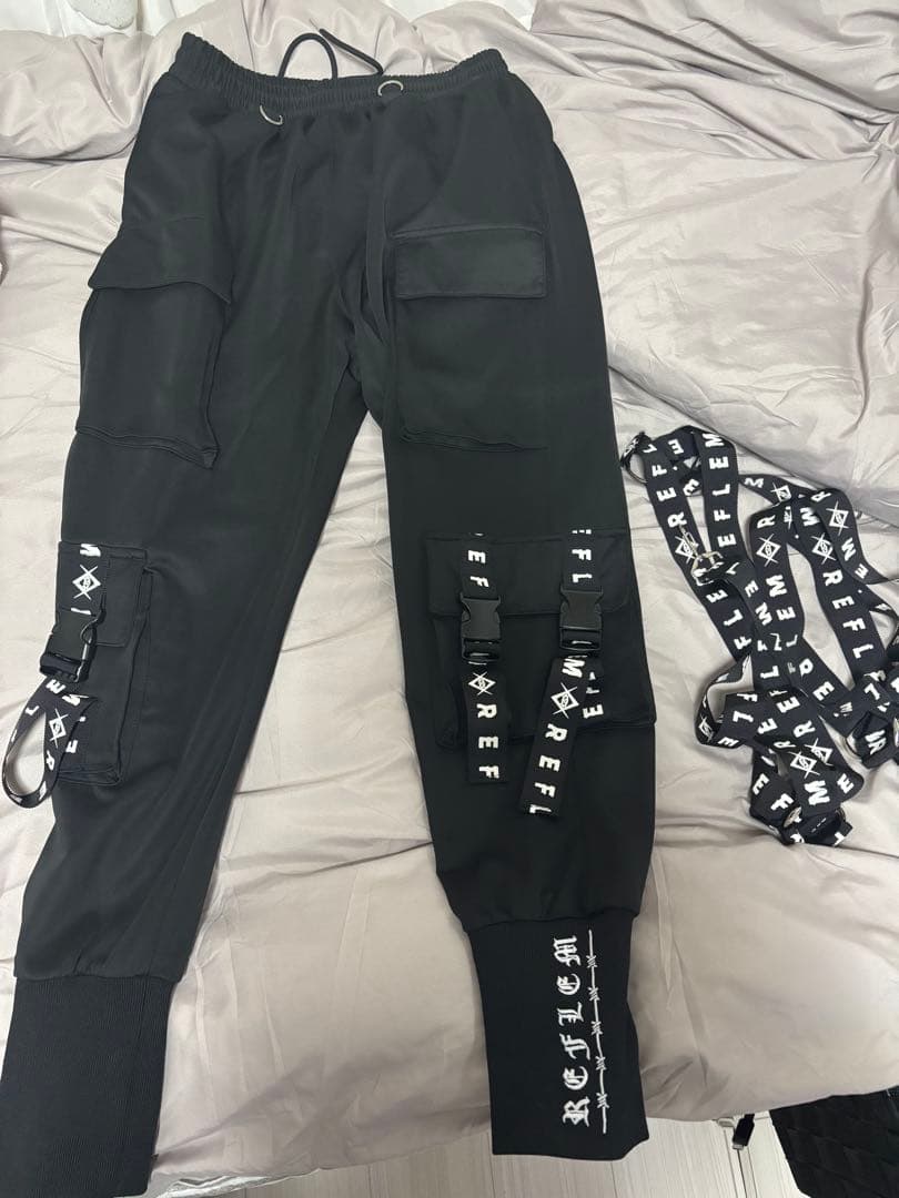 レフレム ハーネスロゴテープデザインカーゴパンツ