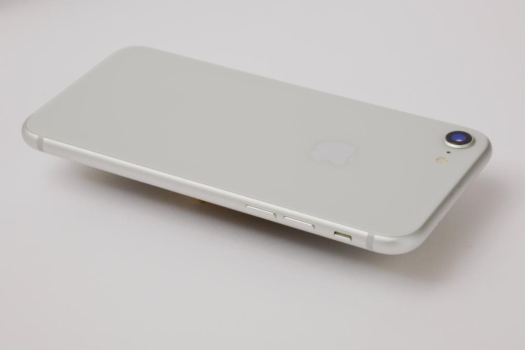 iPhone 8 SIMロックあり（DOCOMO)