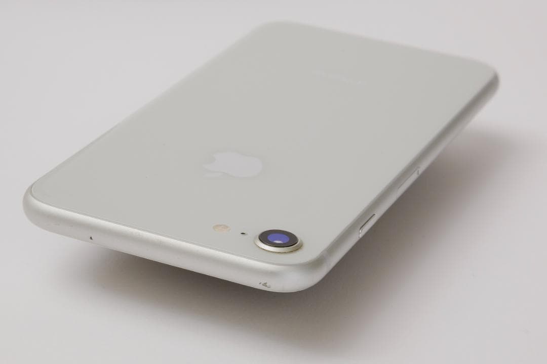 iPhone 8 SIMロックあり（DOCOMO)