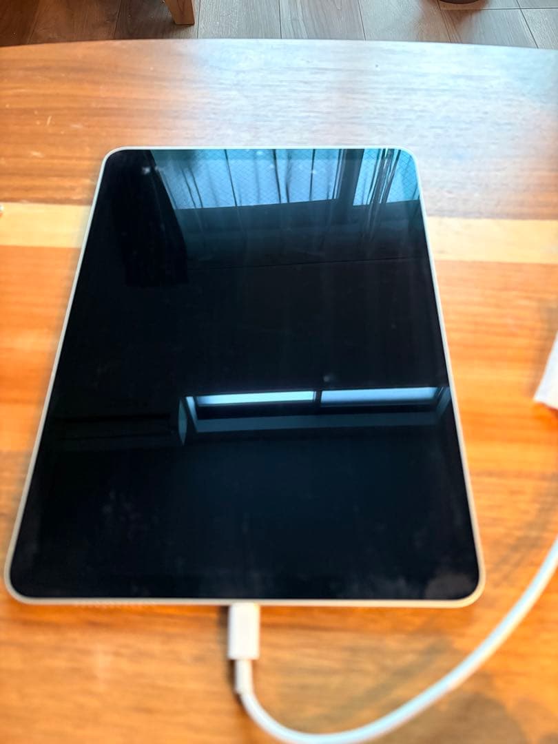 Apple iPad Air シルバー 10.9インチ 本体