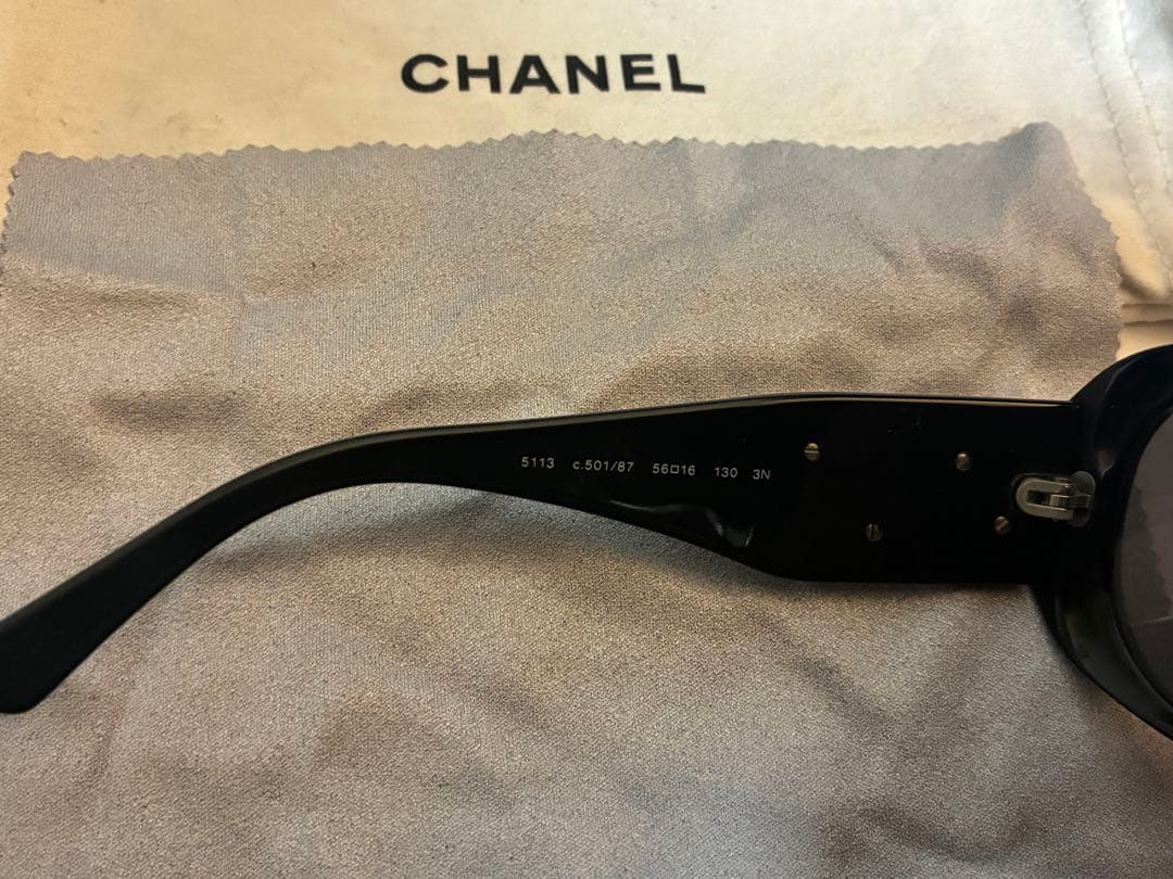 CHANEL ブラック フラワーサングラス
