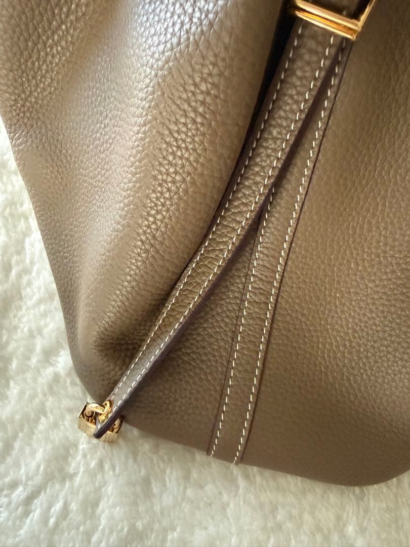 新品本革キューブ型バッグ　レザーハンドバッグ　新品レザーバック