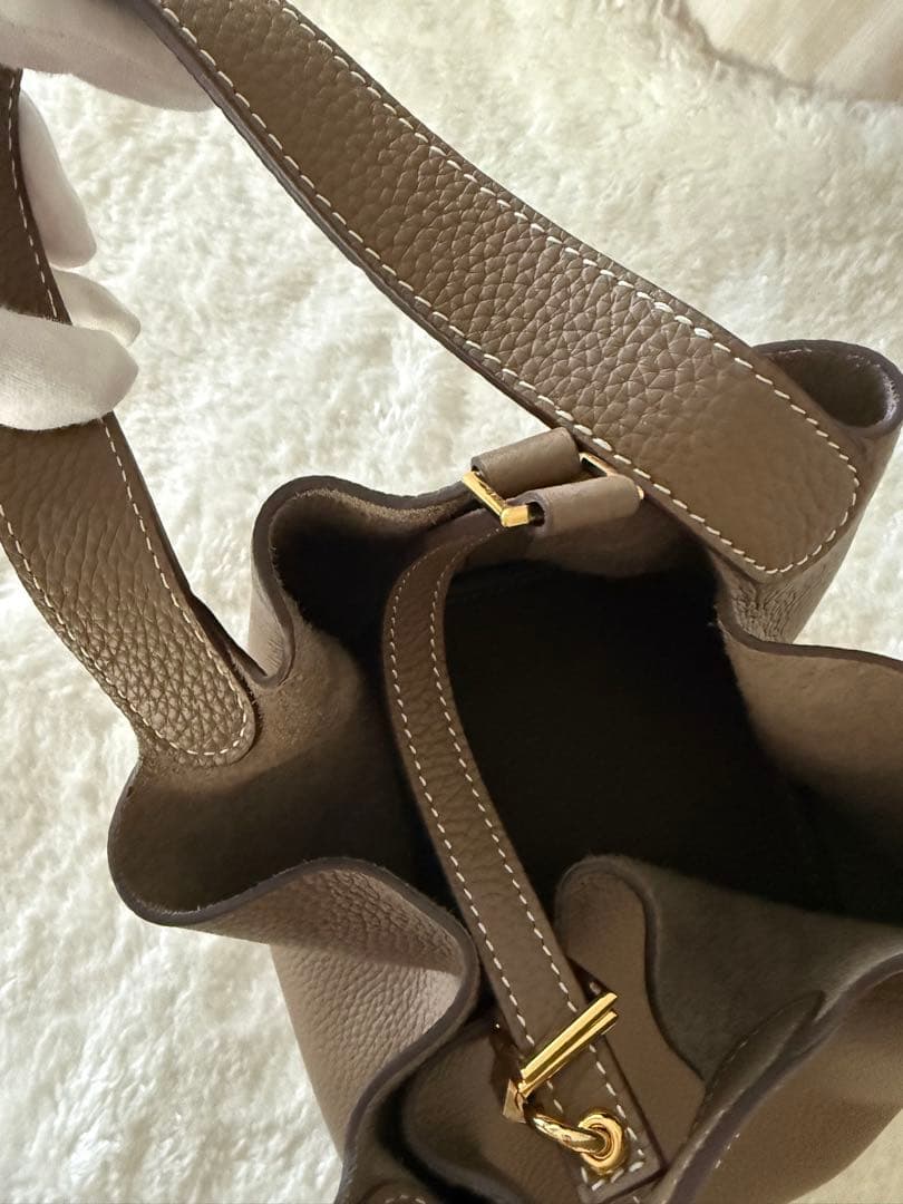 新品本革キューブ型バッグ　レザーハンドバッグ　新品レザーバック