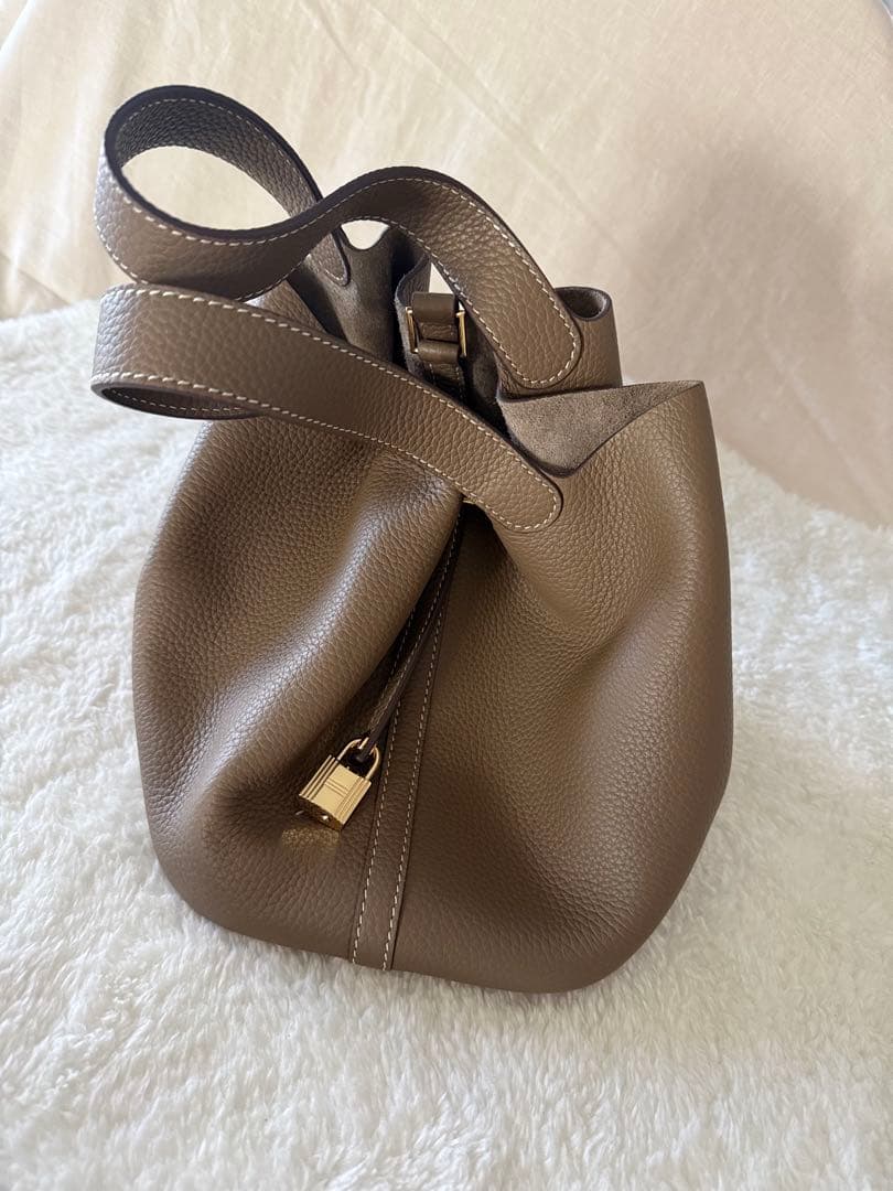 新品本革キューブ型バッグ　レザーハンドバッグ　新品レザーバック