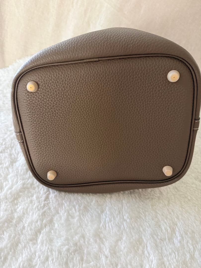 新品本革キューブ型バッグ　レザーハンドバッグ　新品レザーバック