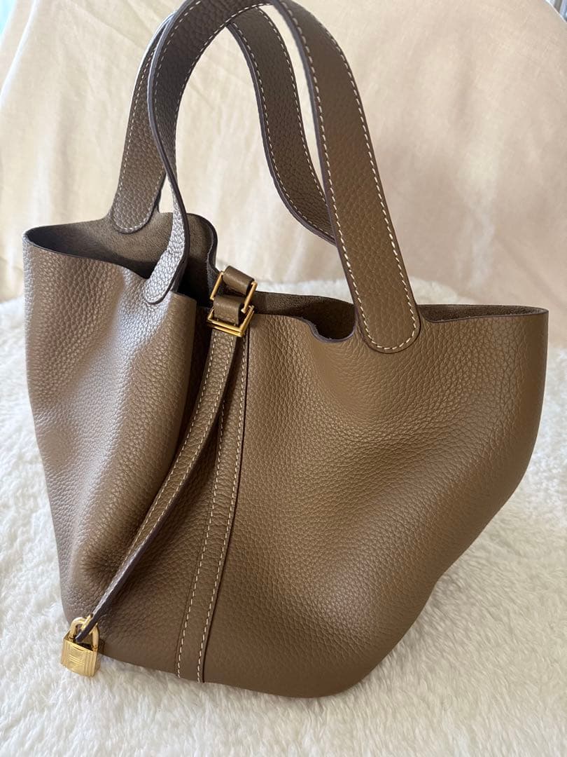 新品本革キューブ型バッグ　レザーハンドバッグ　新品レザーバック