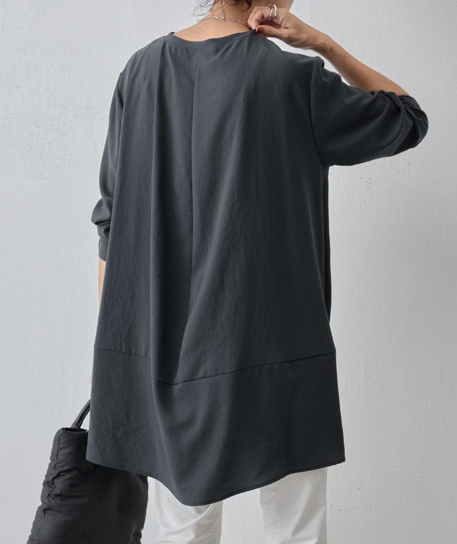 【新品タグ付】BEARDSLEY ビアズリー 後ろドレープTブラウス