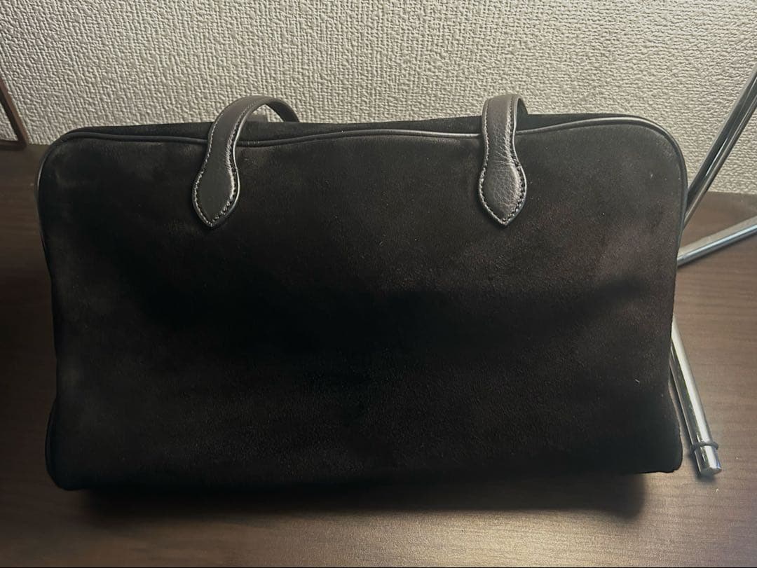 TOUT Y EST スエードブラック ハンドバッグ