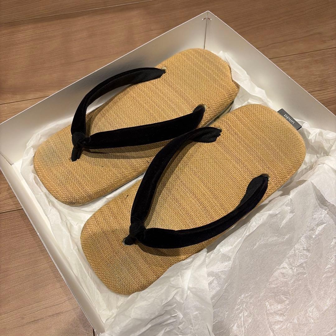 undad ベージュ布製サンダル