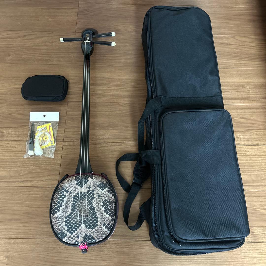 沖縄三線　工四合　人工皮　ケース付き